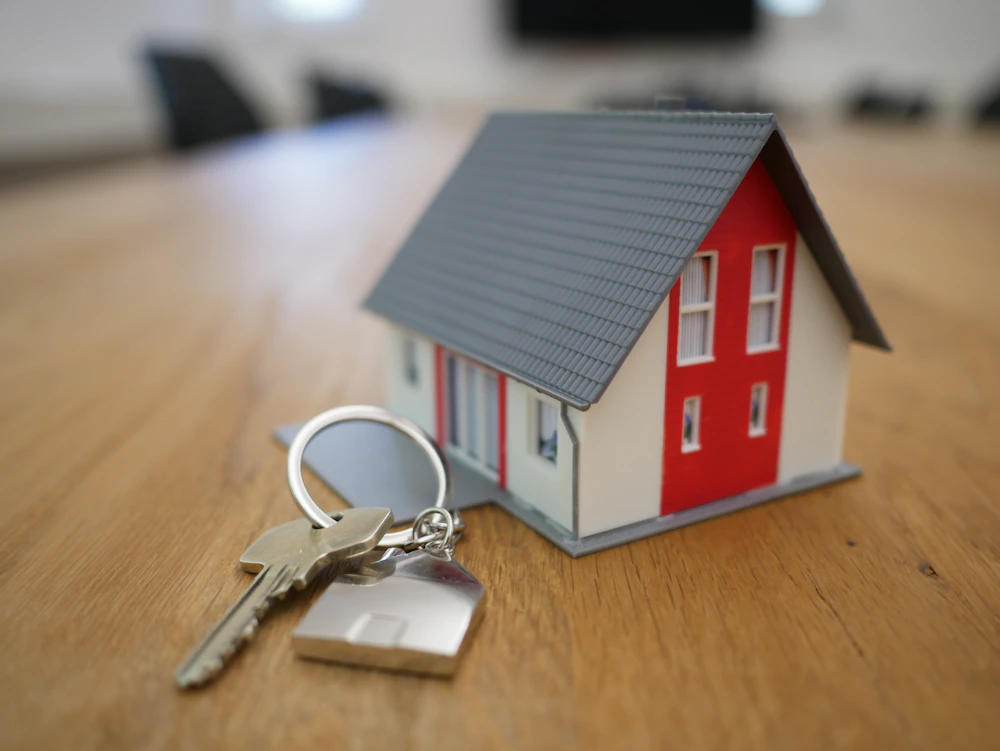 Visite d'un appartement par la conciergerie MADYS en Île-de-France